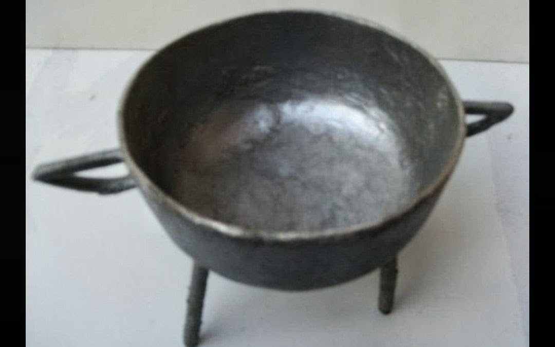 Authentic Haitian Chodyè 3 Pye – Traditional Three-Legged Cast Metal Pot